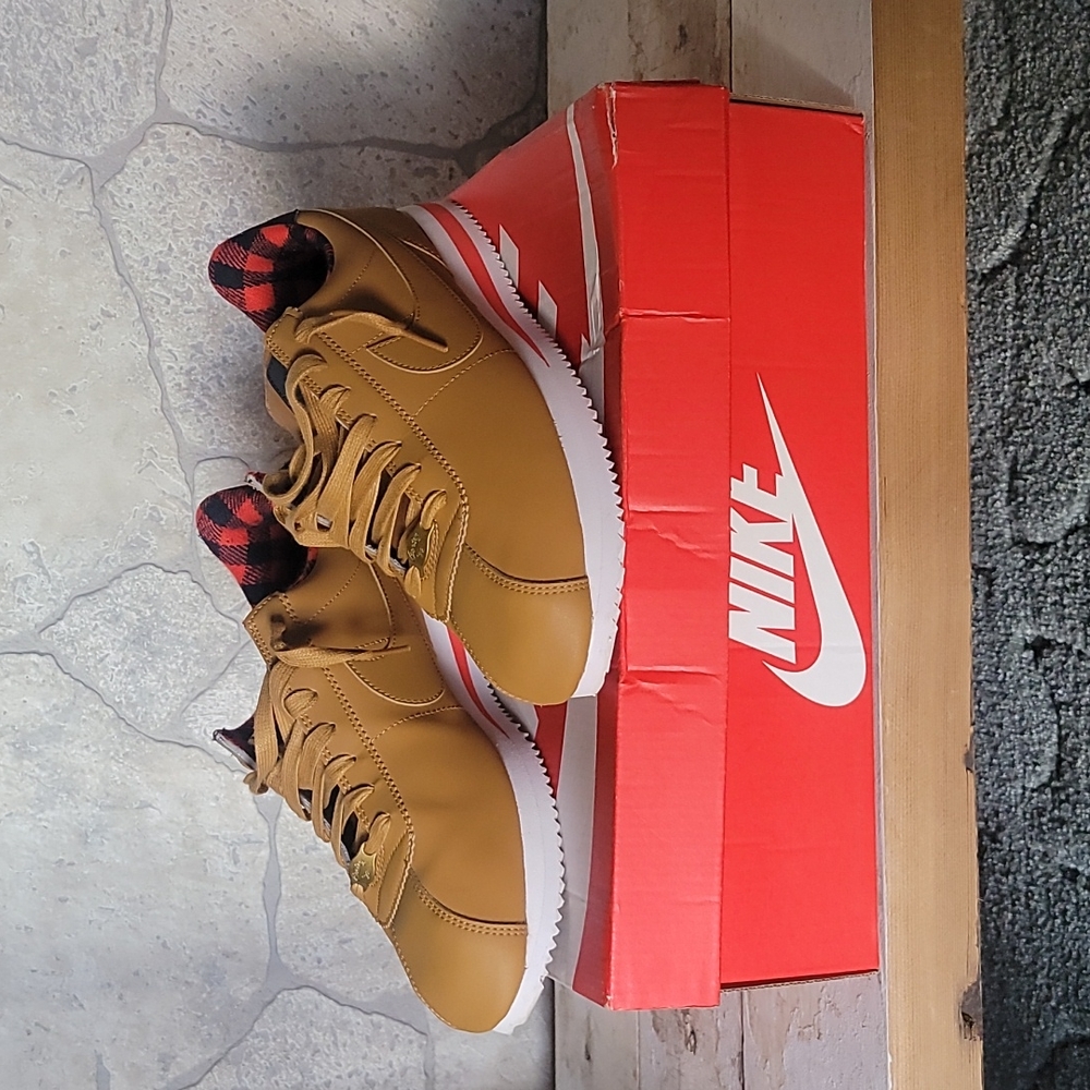 ***SOLD***Nike Cortez Size 10 - Picture 1 of 5
